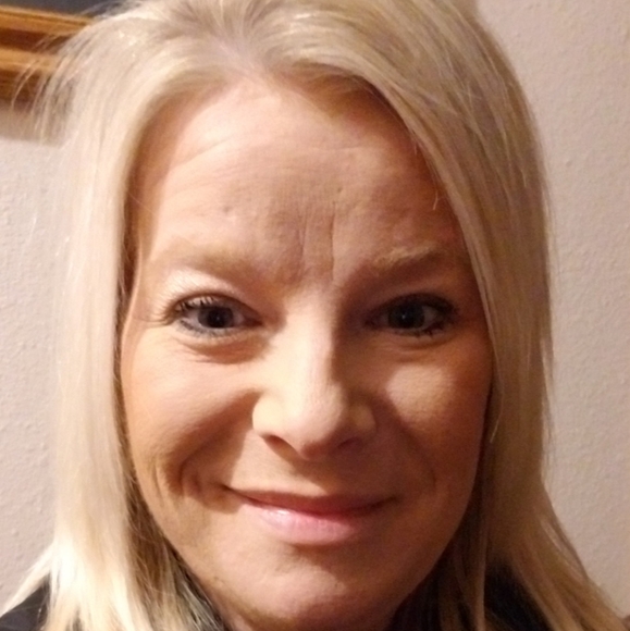 Meet your Posher, Cindy - Picture 2 of 3